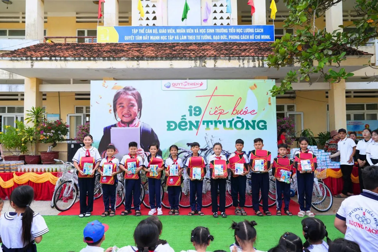 Biểu tượng email ho88, hình ảnh phong bì thư, nền vàng đen